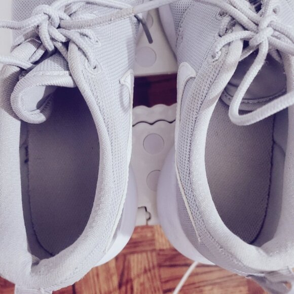 NIKE "ROSHE ONE" Wolf Grey Runners/ Sneakers - Picture 15 of 16